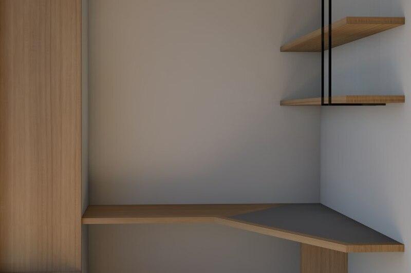 Maßgefertigte Regal- und Schreibtischecke Ein minimalistisches, nach Maß gefertigtes Eckregal mit passendem Schreibtisch in Holzoptik und schwarzen Akzenten.